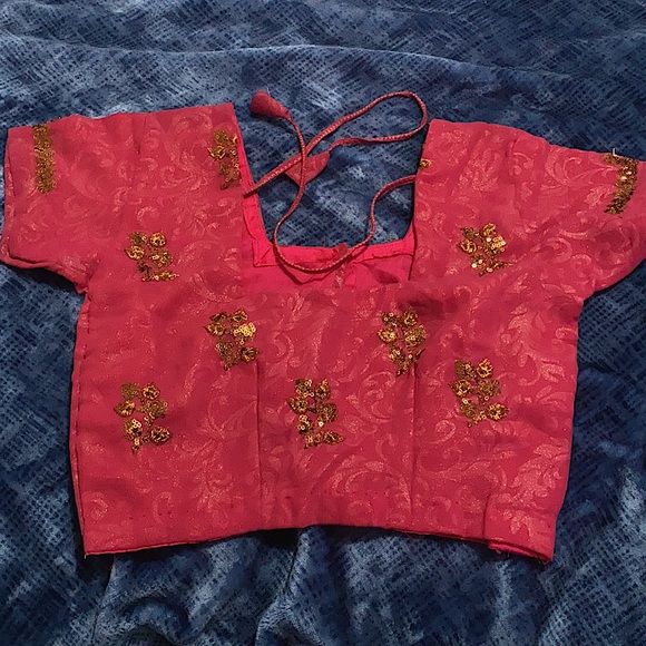 Dark pinkish/purple saree with copper design - Picture 4 of 4